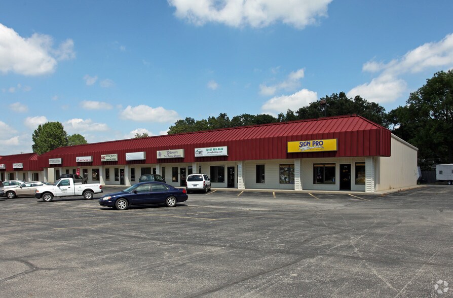 More Photos Of 7710-7730 Lima Rd, Fort Wayne Unknown For Lease