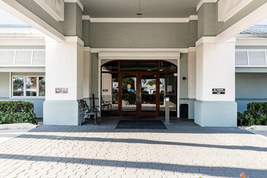 More Photos Of 2750 Indian River Blvd, Vero Beach Medical For Lease