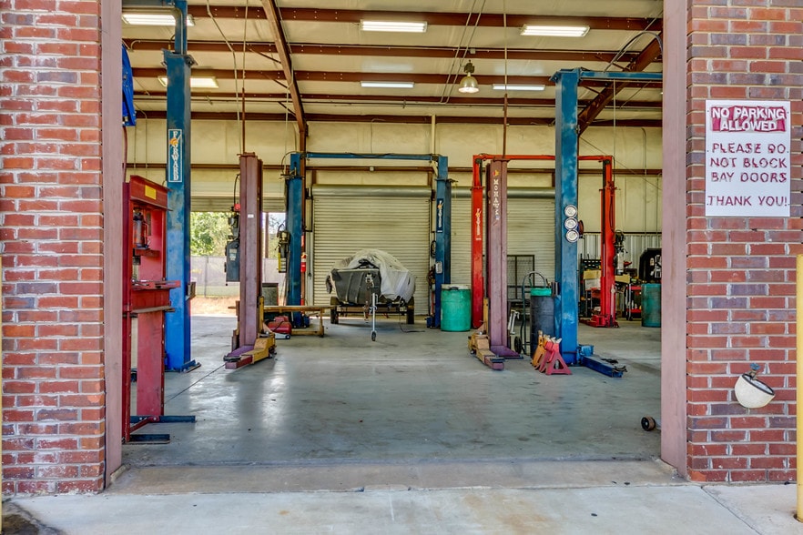 More Photos Of 1001 Mally St, Tuscaloosa Auto Repair For Lease