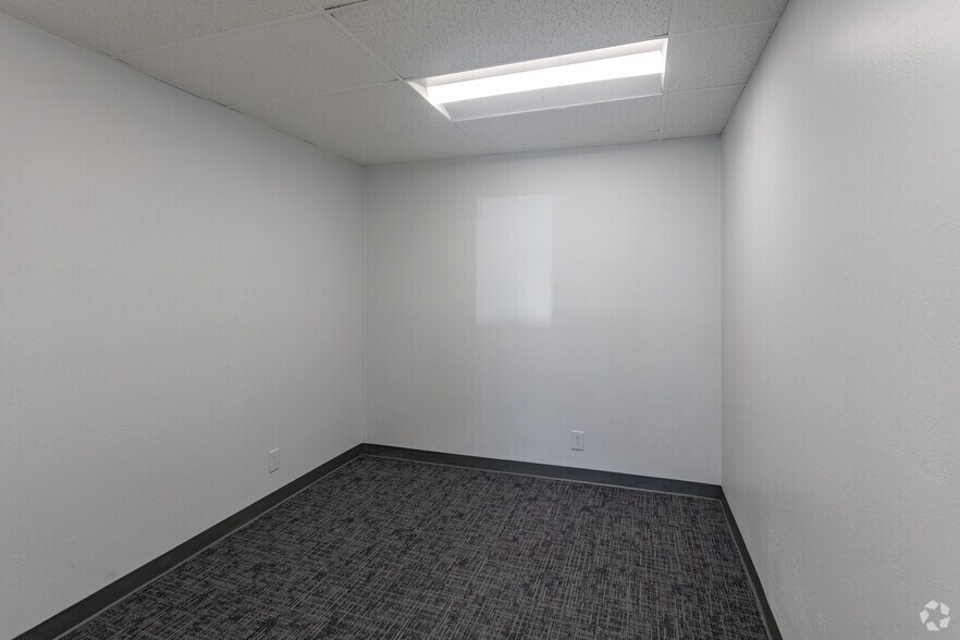 More Photos Of 2910-2960 Scott Blvd, Santa Clara Light Distribution For Lease