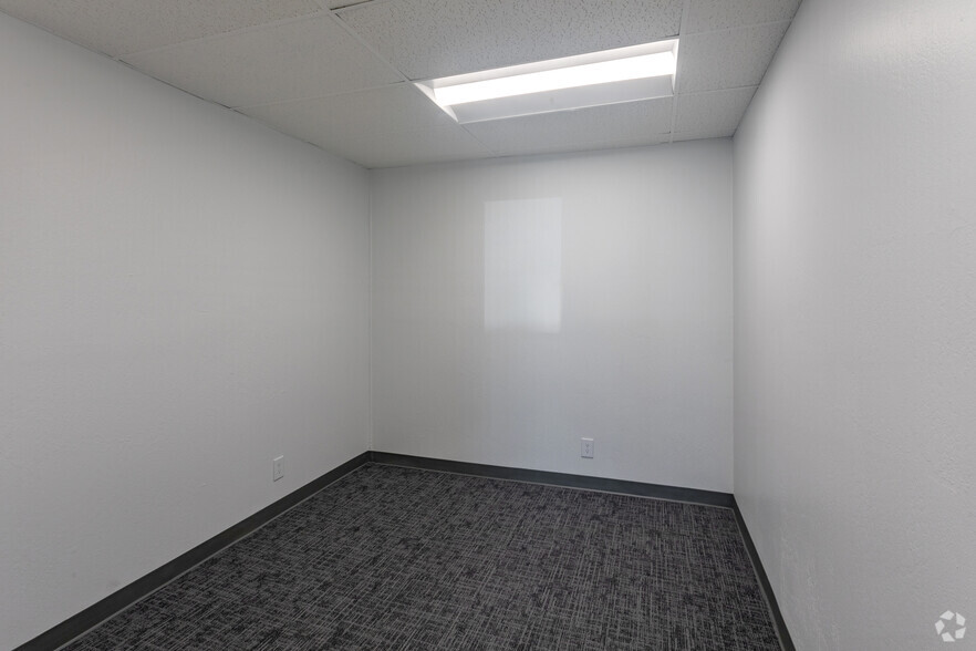More Photos Of 2910-2960 Scott Blvd, Santa Clara Light Distribution For Lease