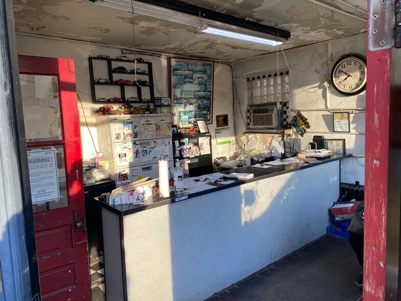 More Photos Of 20 Grayrock Rd, Scarsdale Light Manufacturing For Sale