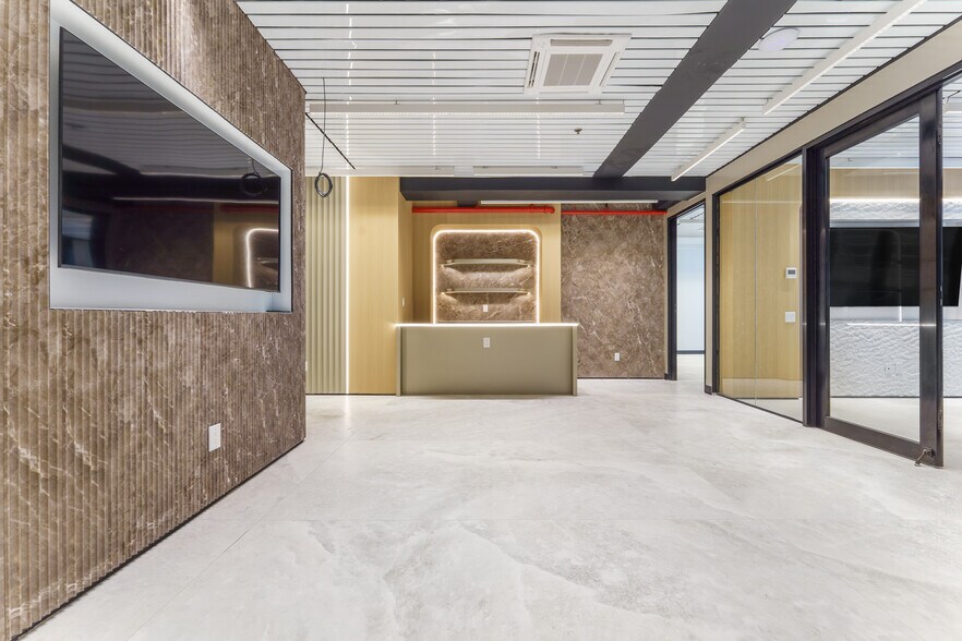 More Photos Of 6 E 45th St, New York Office For Lease