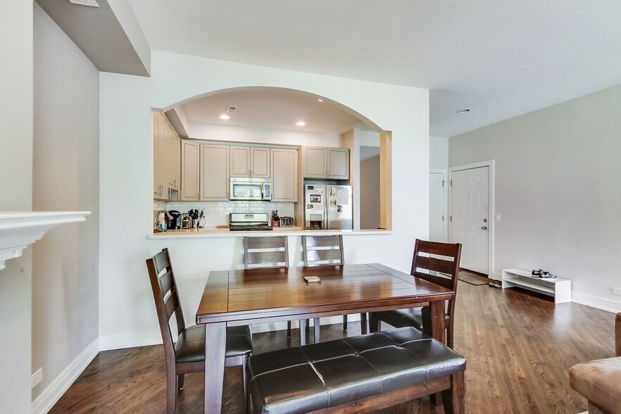 More Photos Of 2636 N Lincoln Ave, Chicago Apartments For Lease