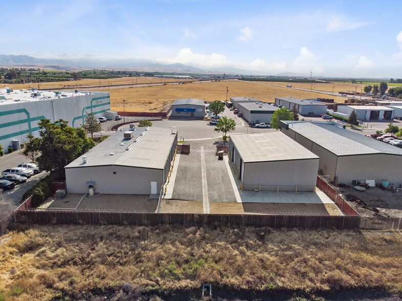 More Photos Of 138 Coremark Ct, Bakersfield Service For Lease