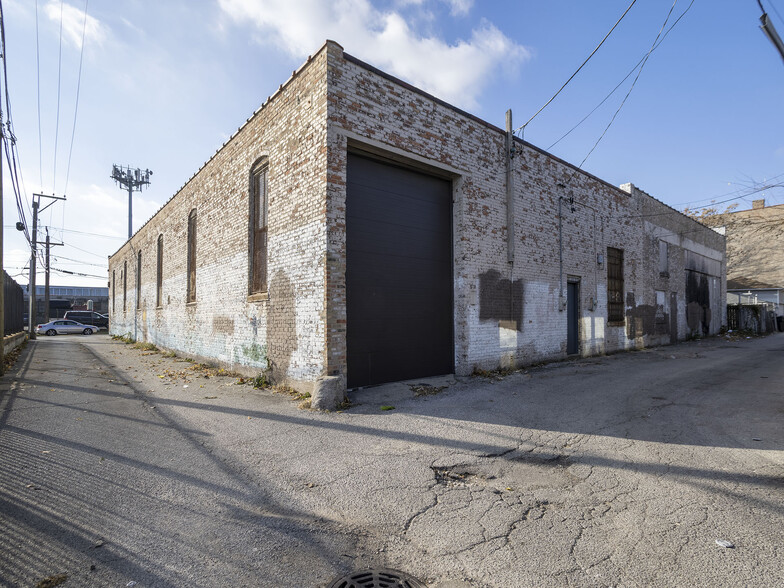More Photos Of 3056 W Walton St, Chicago Warehouse For Sale