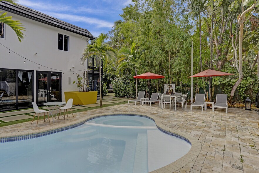 More Photos Of 430 Ne 121st St, Biscayne Park Movie Radio TVStudio For Sale