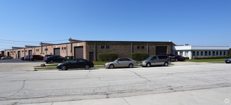 More Photos Of 107-131 N Lively Blvd, Elk Grove Village Warehouse For Lease