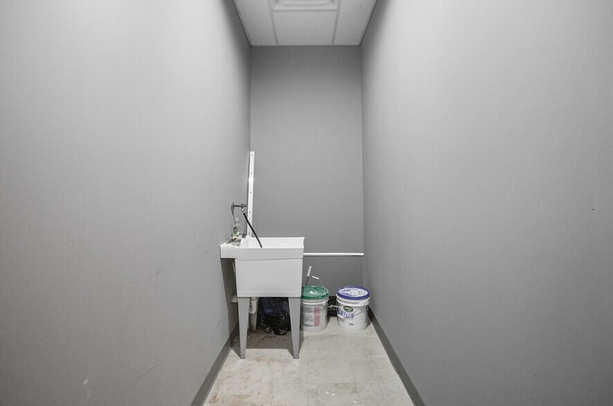 More Photos Of 1104-1124 Kemper Meadow Dr, Forest Park Storefront For Lease