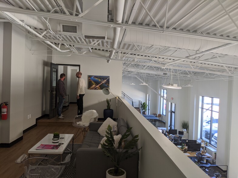 More Photos Of 2307 Thornton Rd, Austin Flex For Lease