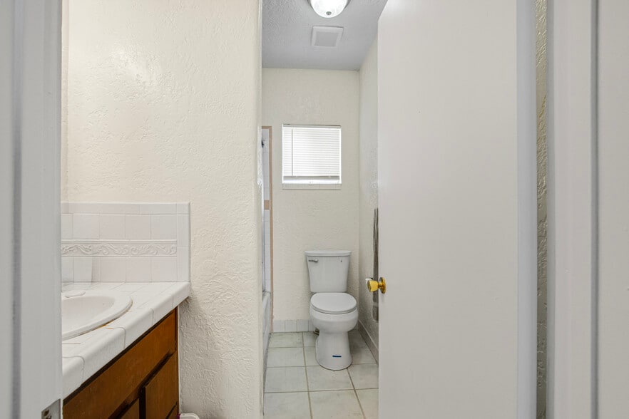 More Photos Of 3822 E 7th St, Long Beach Apartments For Sale