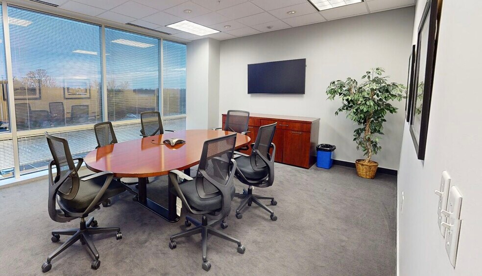 More Photos Of 8415 Allison Pointe Blvd, Indianapolis Office For Lease