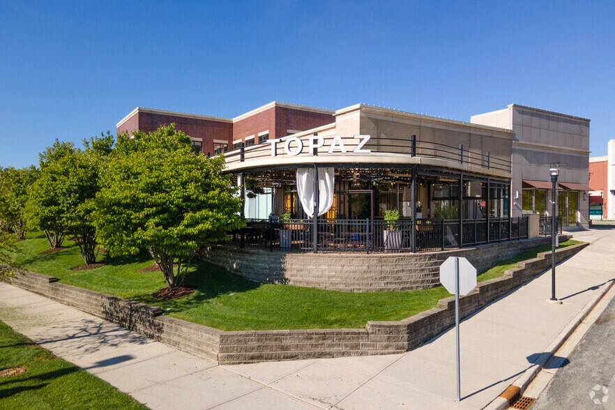 More Photos Of 720-780 Village Center Dr, Burr Ridge Storefront Retail Office For Lease