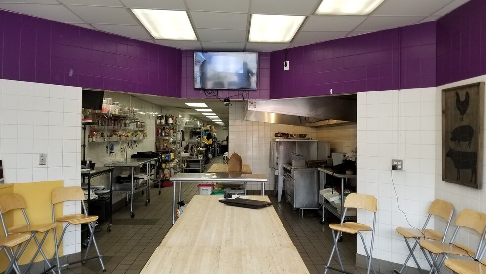 More Photos Of 1000-1002 Reisterstown Rd, Pikesville Unknown For Lease