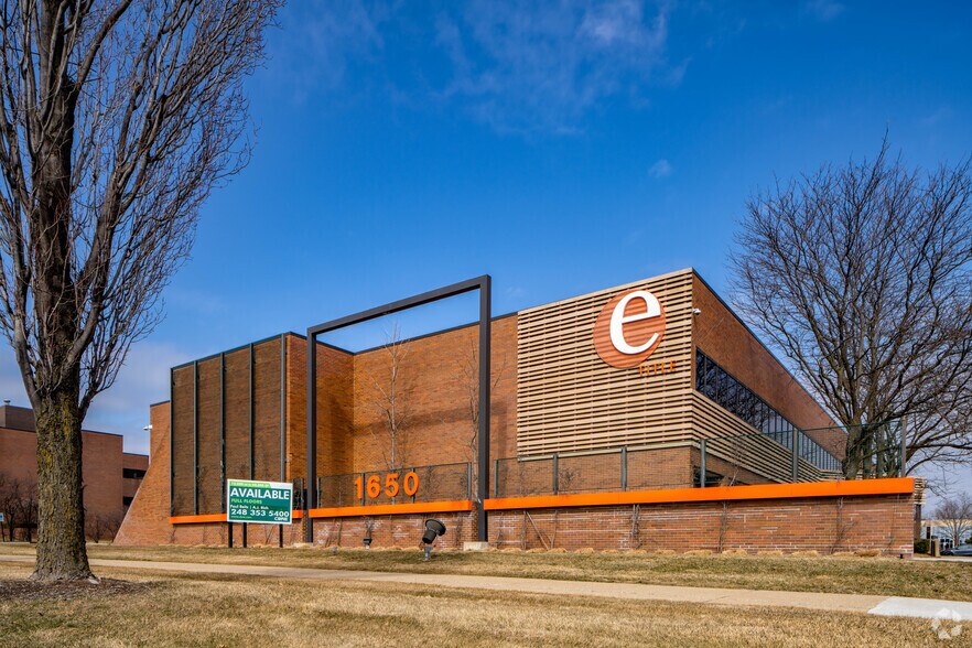 More Photos Of 1650 W Big Beaver Rd, Troy Office For Lease