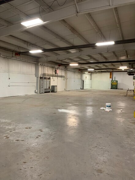 More Photos Of 3146 Market St, Green Bay Warehouse For Sale