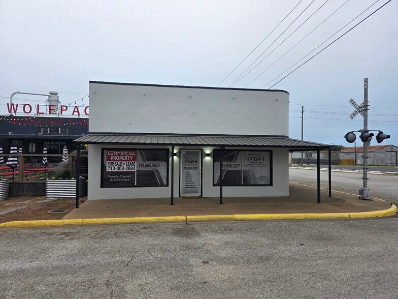 More Photos Of 201 W Front St, Sealy Light Distribution For Sale