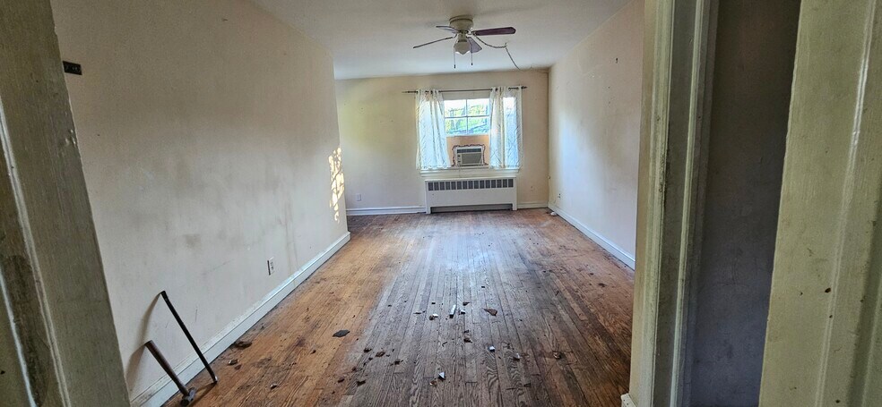 More Photos Of 9 E 44th St, Wilmington Office Residential For Sale