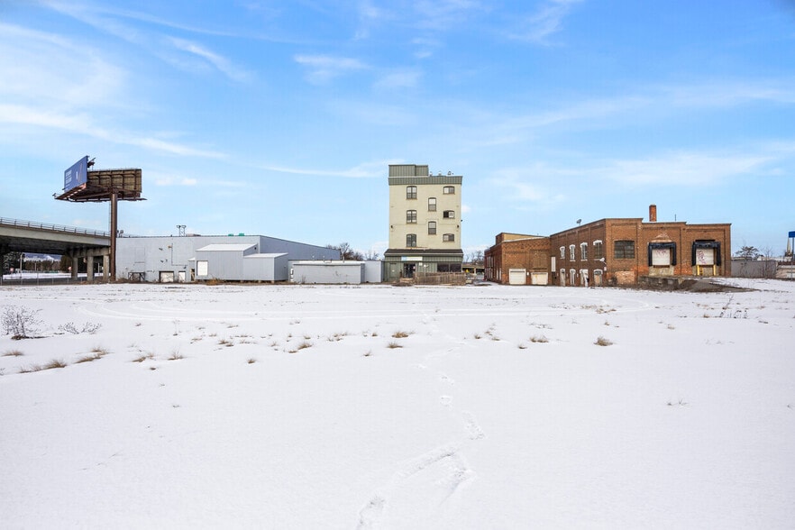 More Photos Of 104-112 Erie Blvd, Schenectady Land For Sale