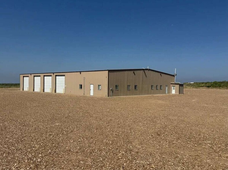 More Photos Of 1722 FM 1582, Pearsall Service For Sale
