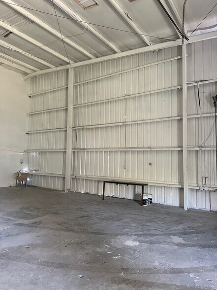 More Photos Of 9161 131st Pl N, Largo Warehouse For Lease