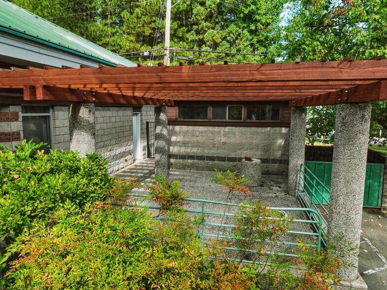 More Photos Of 112 Nevada City Hwy, Nevada City Office For Sale