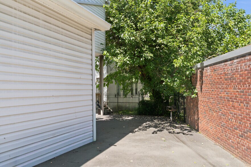 More Photos Of 1512 Marion Barry Ave SE, Washington Office For Sale