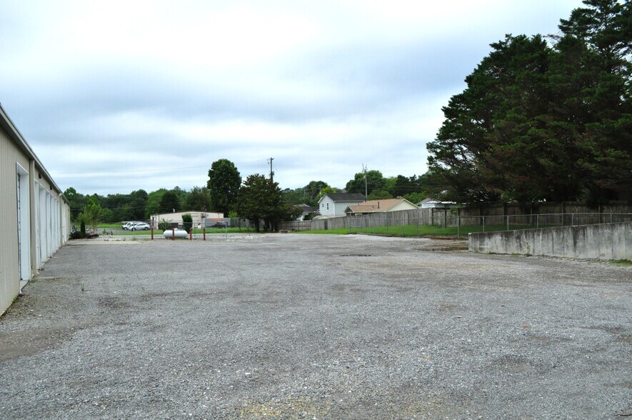 More Photos Of 2333 W Emory Rd, Powell Industrial For Sale