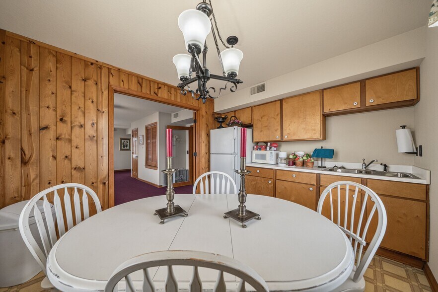 More Photos Of 104 N 3rd St, Heber Springs Office For Sale