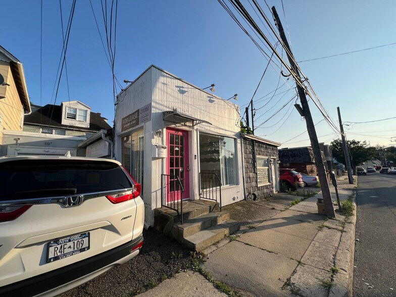 More Photos Of 10 Willowdale Ave, Port Washington Storefront Retail Office For Lease