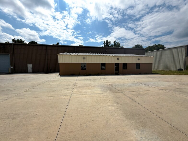 More Photos Of 6 Hoss Dr, Savannah Warehouse For Lease