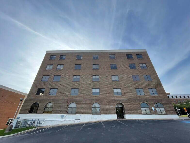 More Photos Of 4041 University Dr, Fairfax Medical For Lease