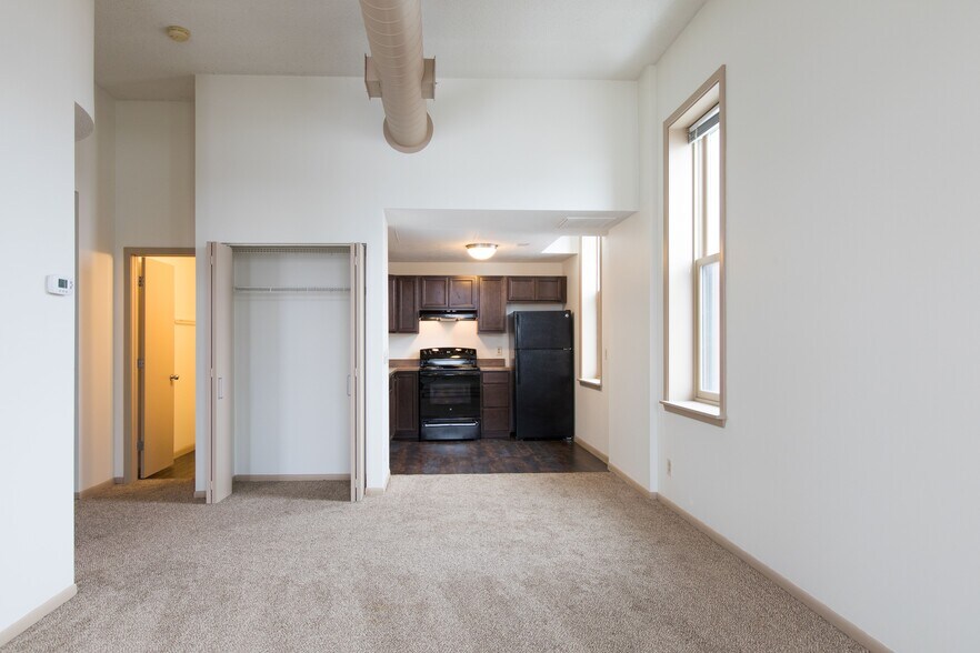 More Photos Of 1402 S 13th St, Omaha Apartments For Sale