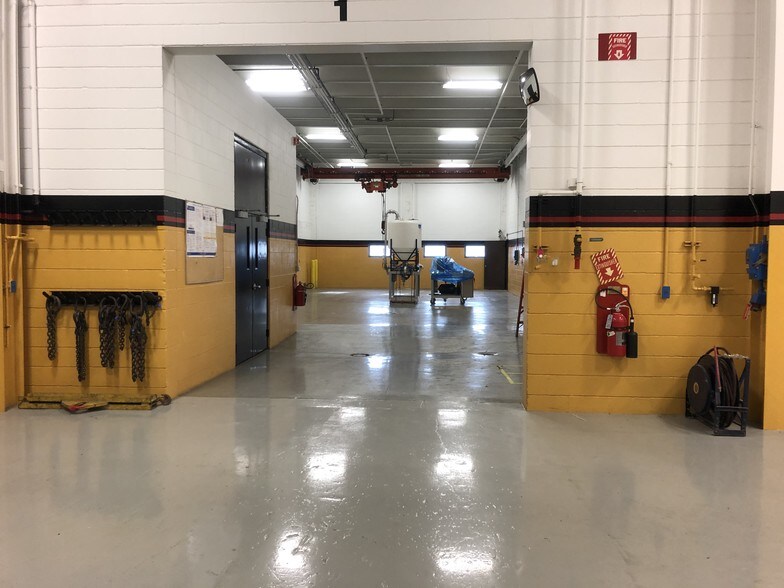 More Photos Of 8201 N University St, Peoria Distribution For Lease