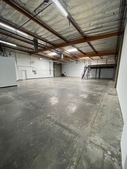 More Photos Of 19428-19434 Business Center Dr, Northridge Warehouse For Lease