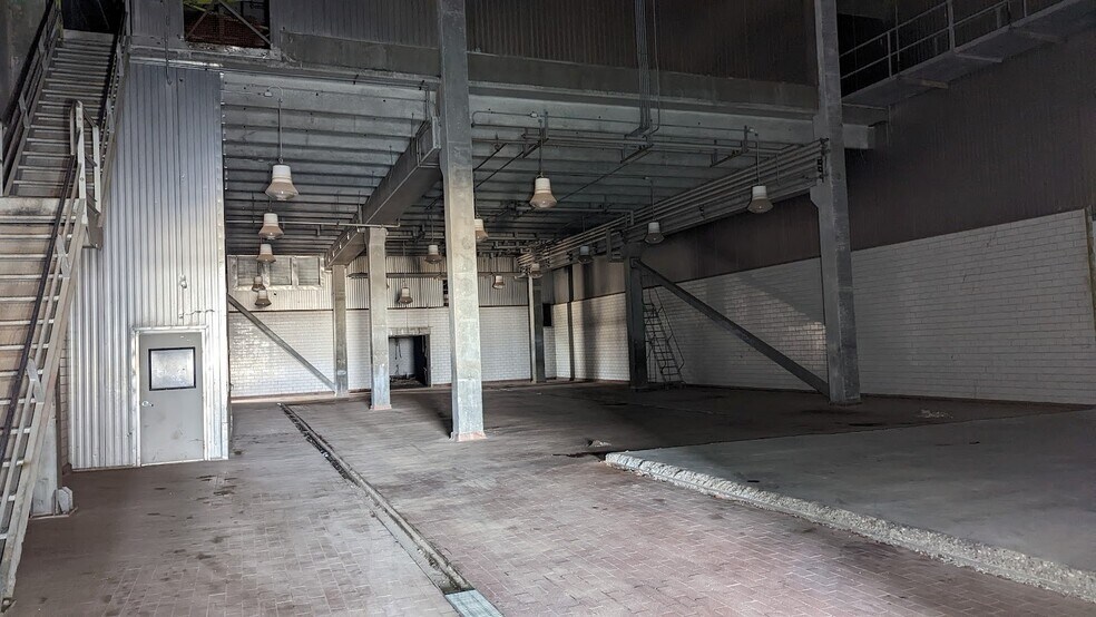 More Photos Of 2226 FM 3183, Plainview Food Processing For Lease