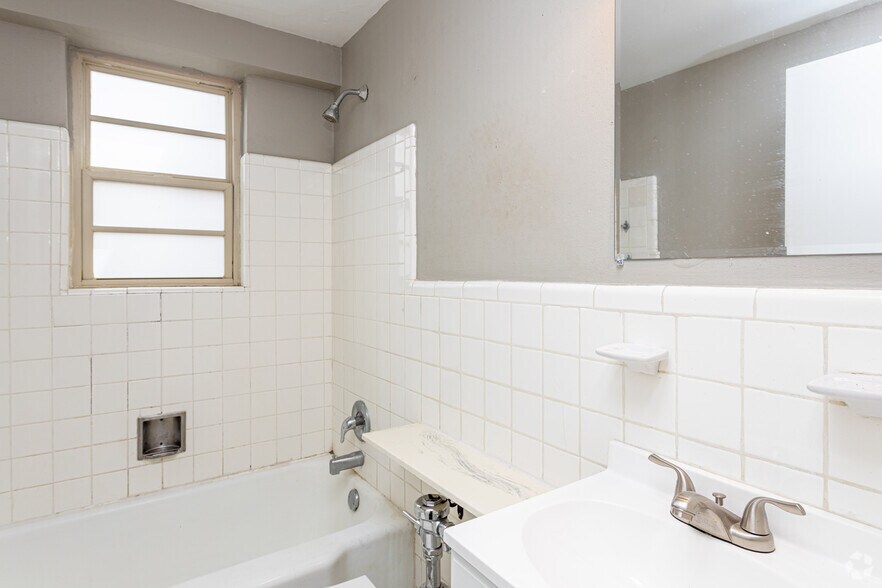 More Photos Of 512 W Ormsby Ave, Louisville Apartments For Sale