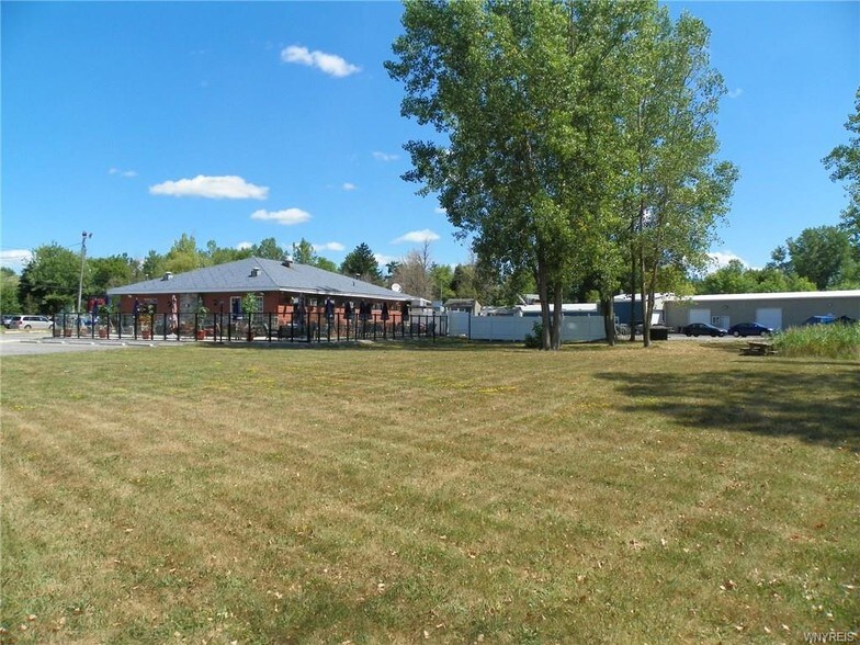 More Photos Of 5389 Genesee St, Lancaster Restaurant For Lease