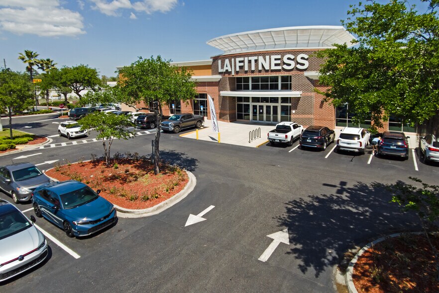 More Photos Of 3600 W University Blvd, Jacksonville Unknown For Lease