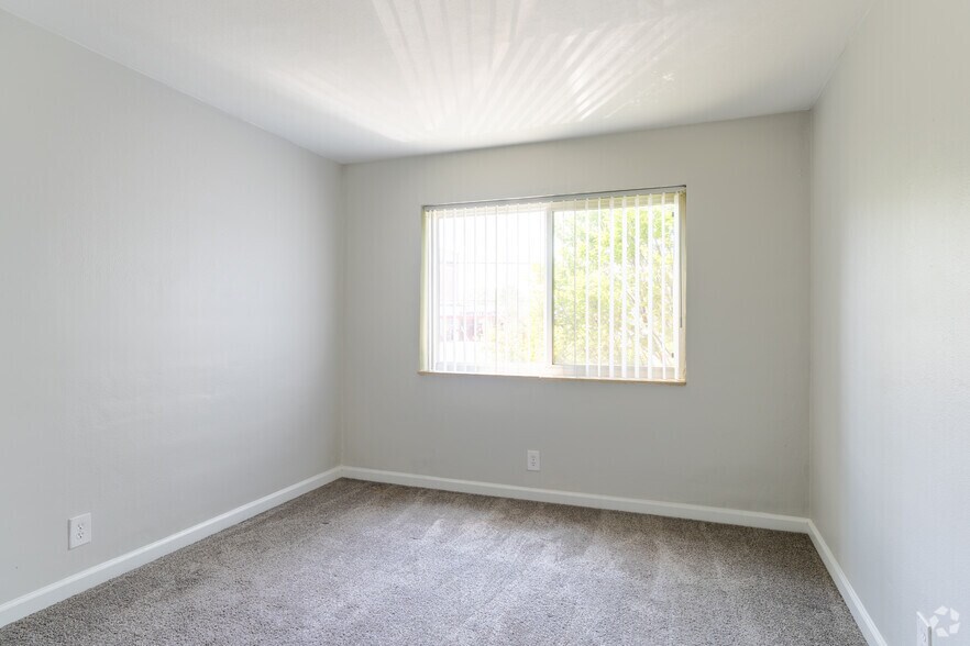 More Photos Of 1100 Indian Circle Dr, Olivette Apartments For Sale