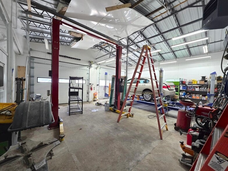 More Photos Of 7511 Leavenworth Rd, Kansas City Auto Repair For Sale