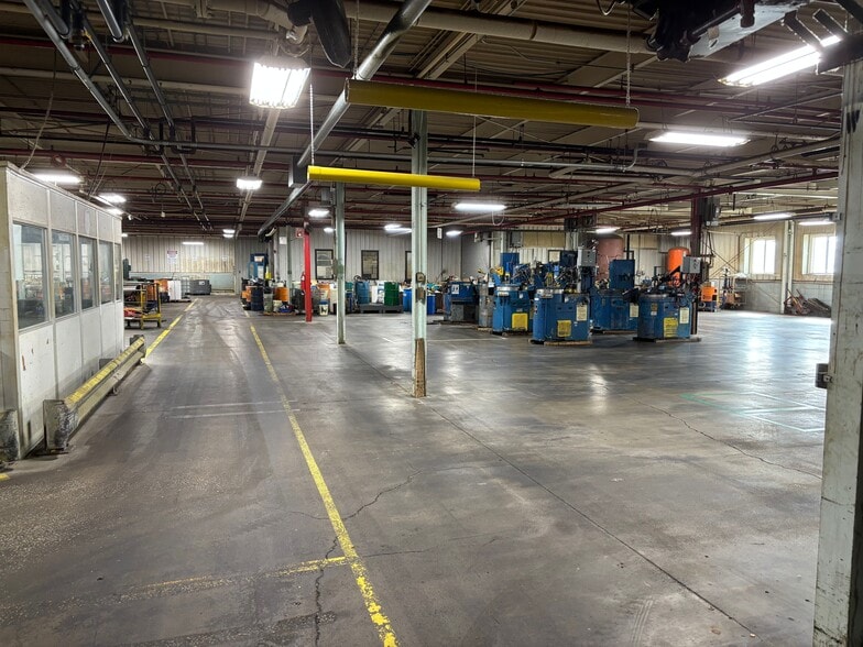 More Photos Of 1255 Oak St, Elkhart Manufacturing For Sale