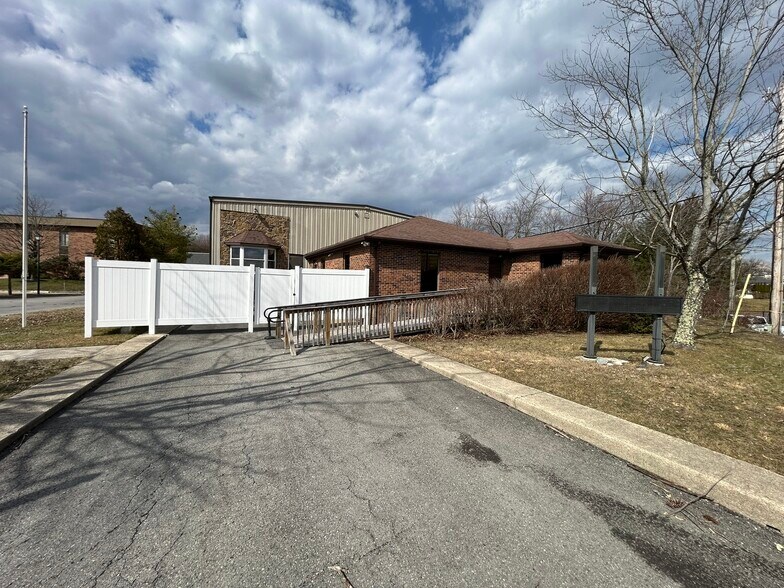 Primary Photo Of 198 George St, Beckley Research And Development For Lease