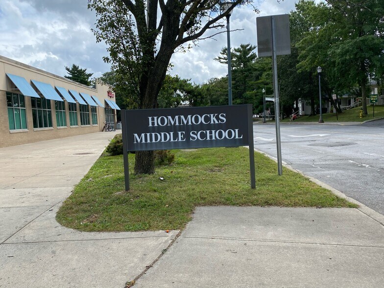 More Photos Of 1333 Boston Post Rd, Larchmont Freestanding For Lease