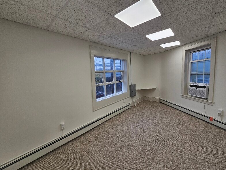 More Photos Of 111-113 S Tyson Ave, Floral Park Office For Lease