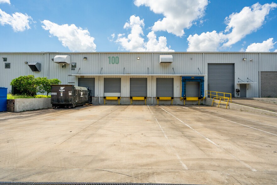 More Photos Of 5101 Coosaw Creek Blvd, North Charleston Manufacturing For Lease