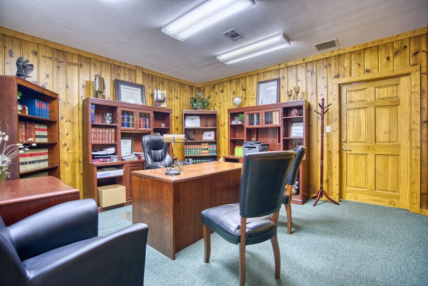 More Photos Of 424 Main St, Lyons Storefront For Sale