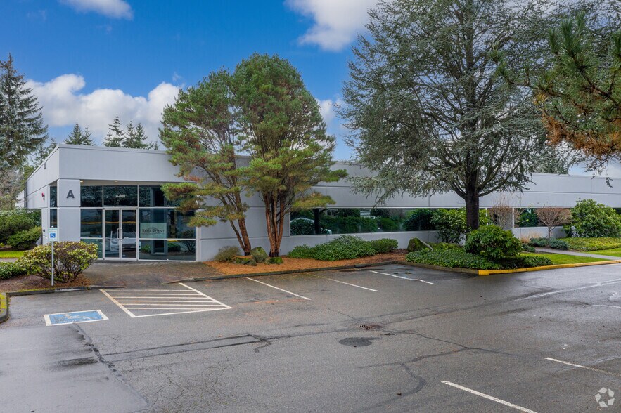 More Photos Of 18005 NE 68th St, Redmond Flex For Lease