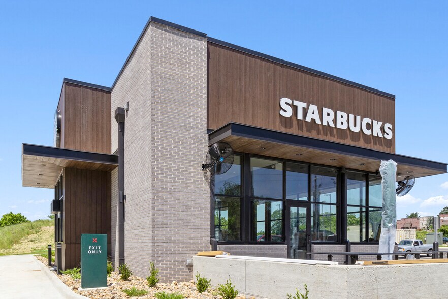 More Photos Of 2031 Oliver Lancaster Boulevard blvd, Malvern General Retail For Sale