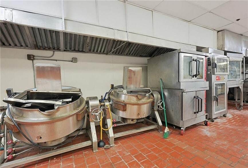More Photos Of 955 W Shore Rd, Warwick Restaurant For Sale